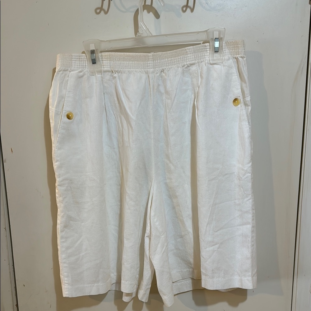 Cabin Creek Cream Size 16W Flat Front Shorts!!